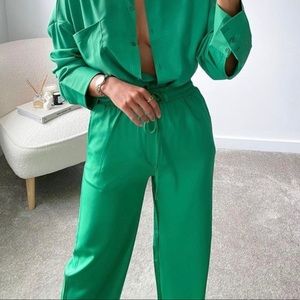 Size s green Zara flowy pants never work with tags